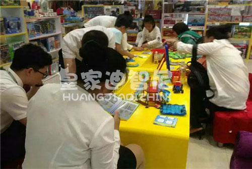 玩具摆放摆设差池导致宝宝斜看