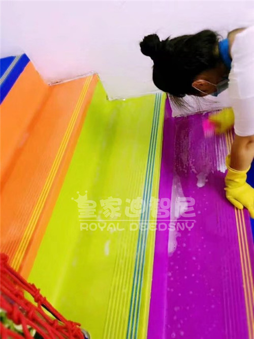 怎样快速精练儿童玩具店的卫生?