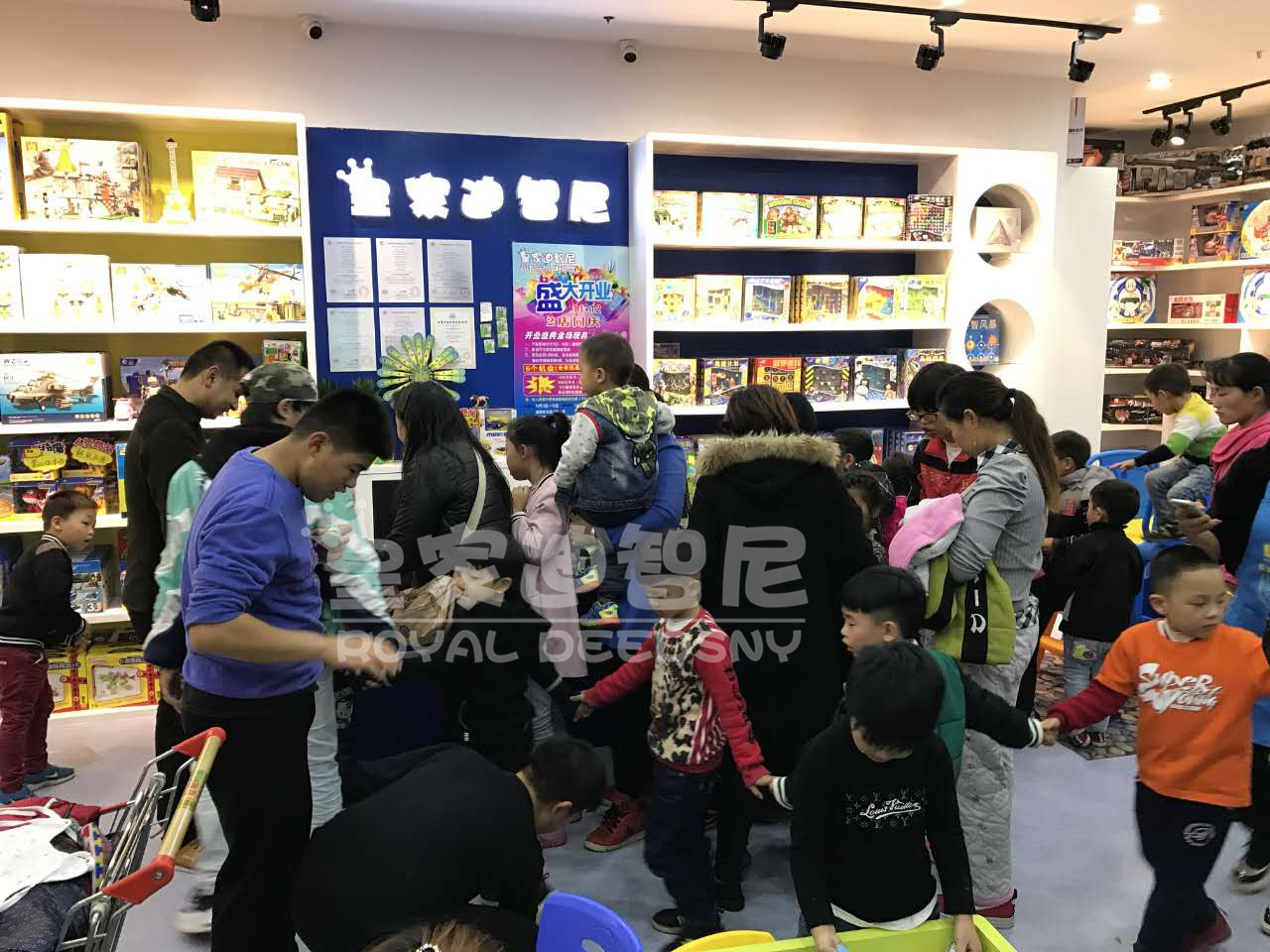 玩具加盟店-开店履历-皇家0033990威尼斯儿童玩具店加盟官网