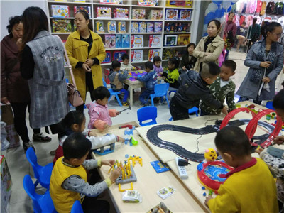 怎么在朋侪圈宣传自己的玩具店？？？？？？