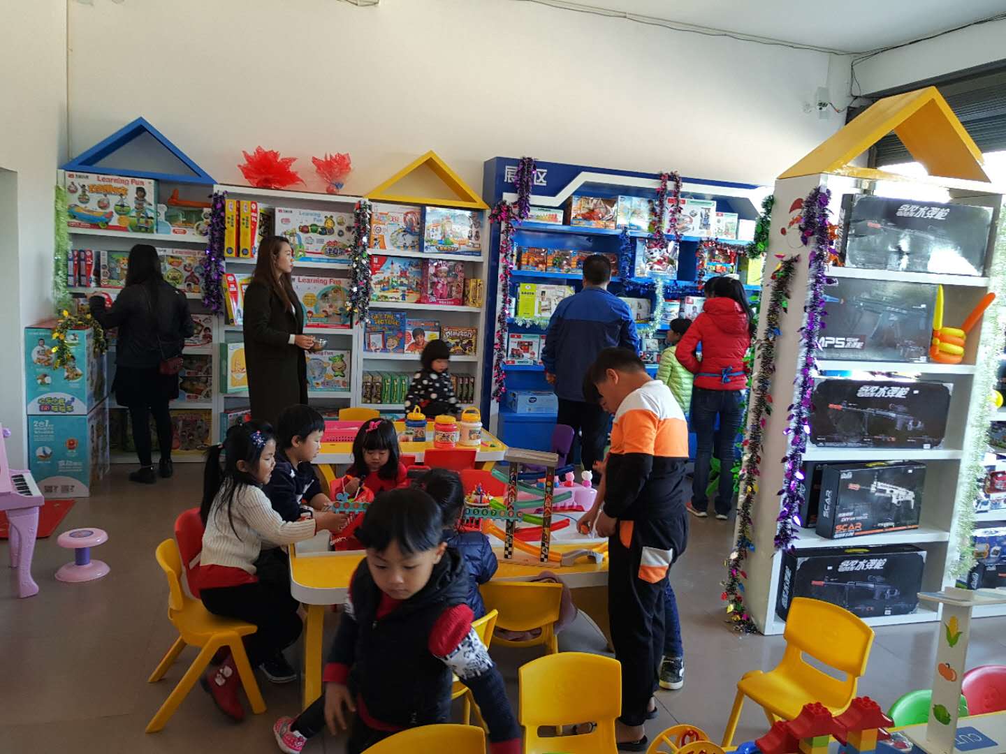 儿童玩具店应该怎样选址？？？