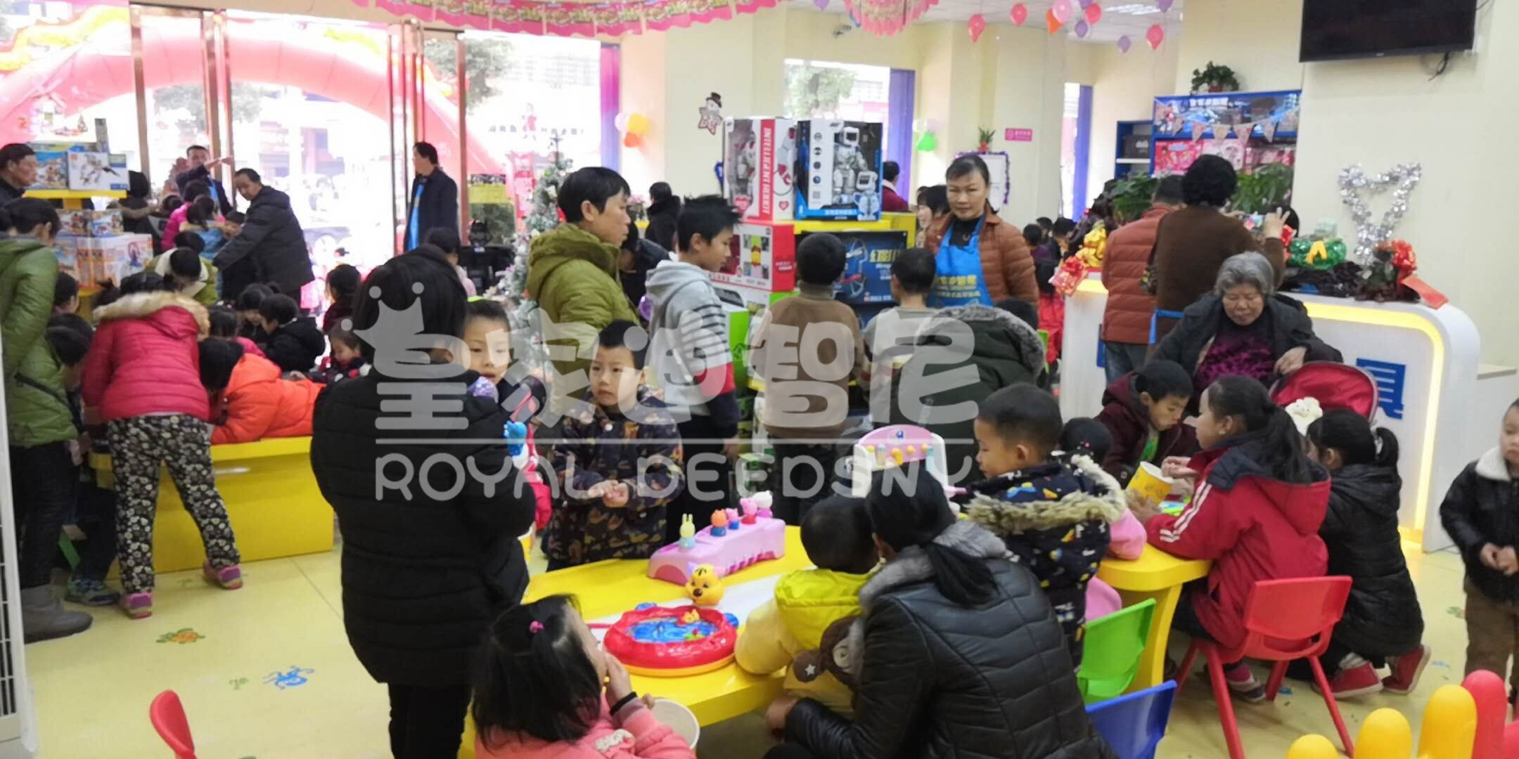儿童玩具店加盟是怎样提高店肆的人气？？