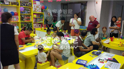  怎样开好一家玩具店，，，，，，又该怎样注重开店的问题呢？？？？？？