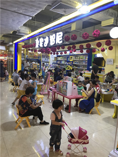 二胎政策顺势下，，，，，，皇家0033990威尼斯玩具店加盟优势显着