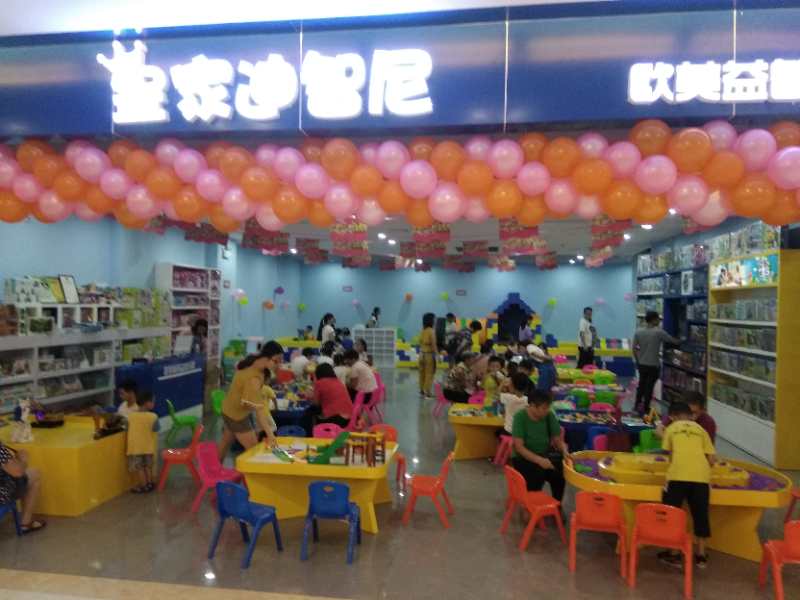 玩具店加盟选址攻略 锁定目的市场