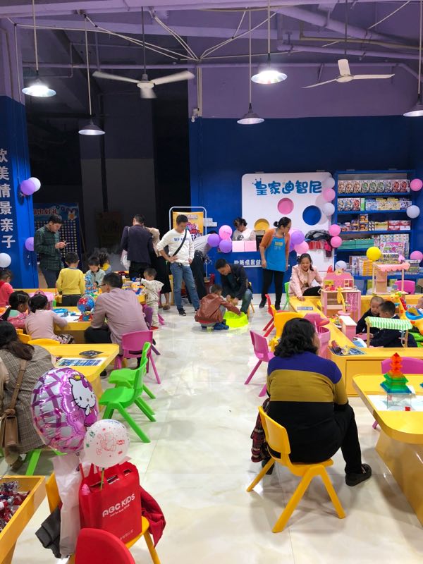 选址是玩具店加盟的要害一步，，，，也是品牌的突出优势