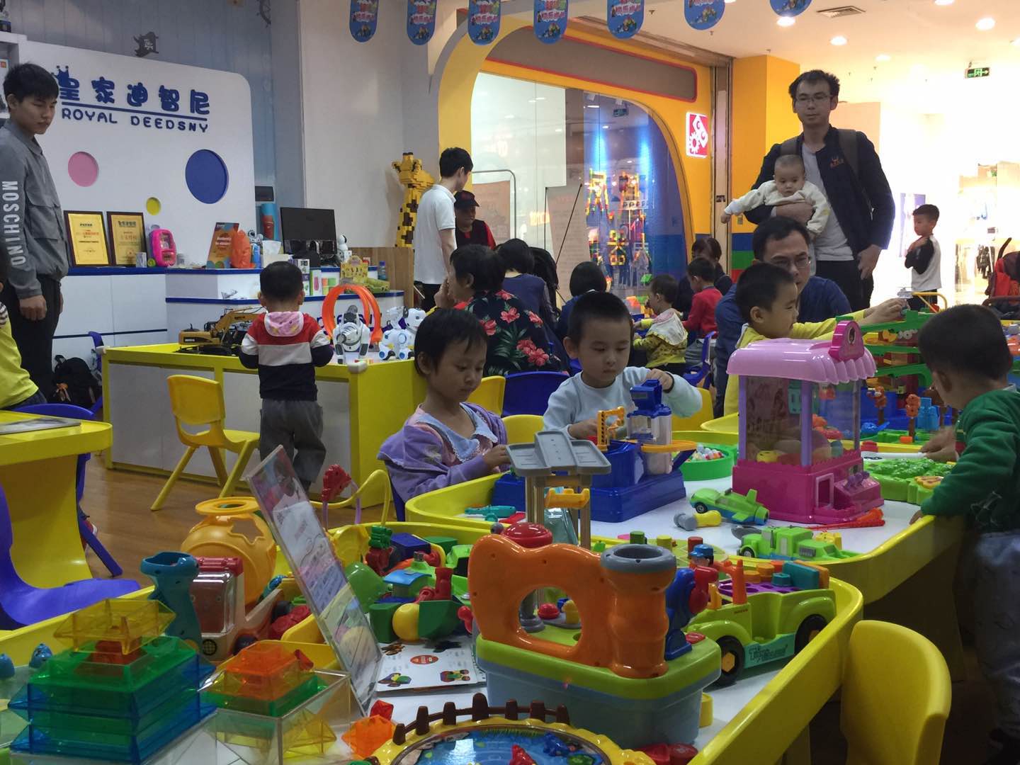 玩具反斗城的落幕，，，，引致皇家0033990威尼斯益智玩具店加盟的热潮