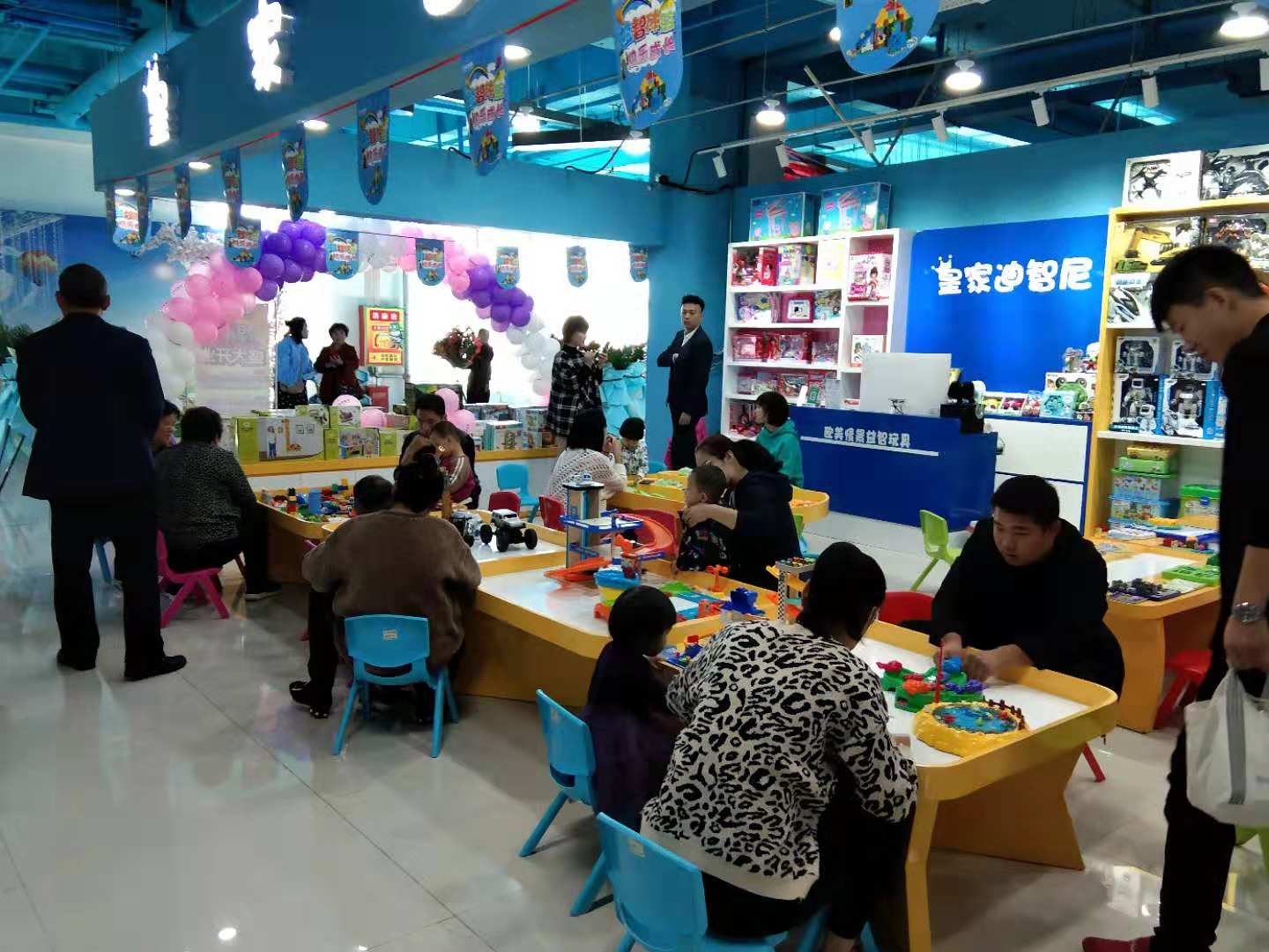 零售时代已刷新，，，，，玩具店商业乐成转型