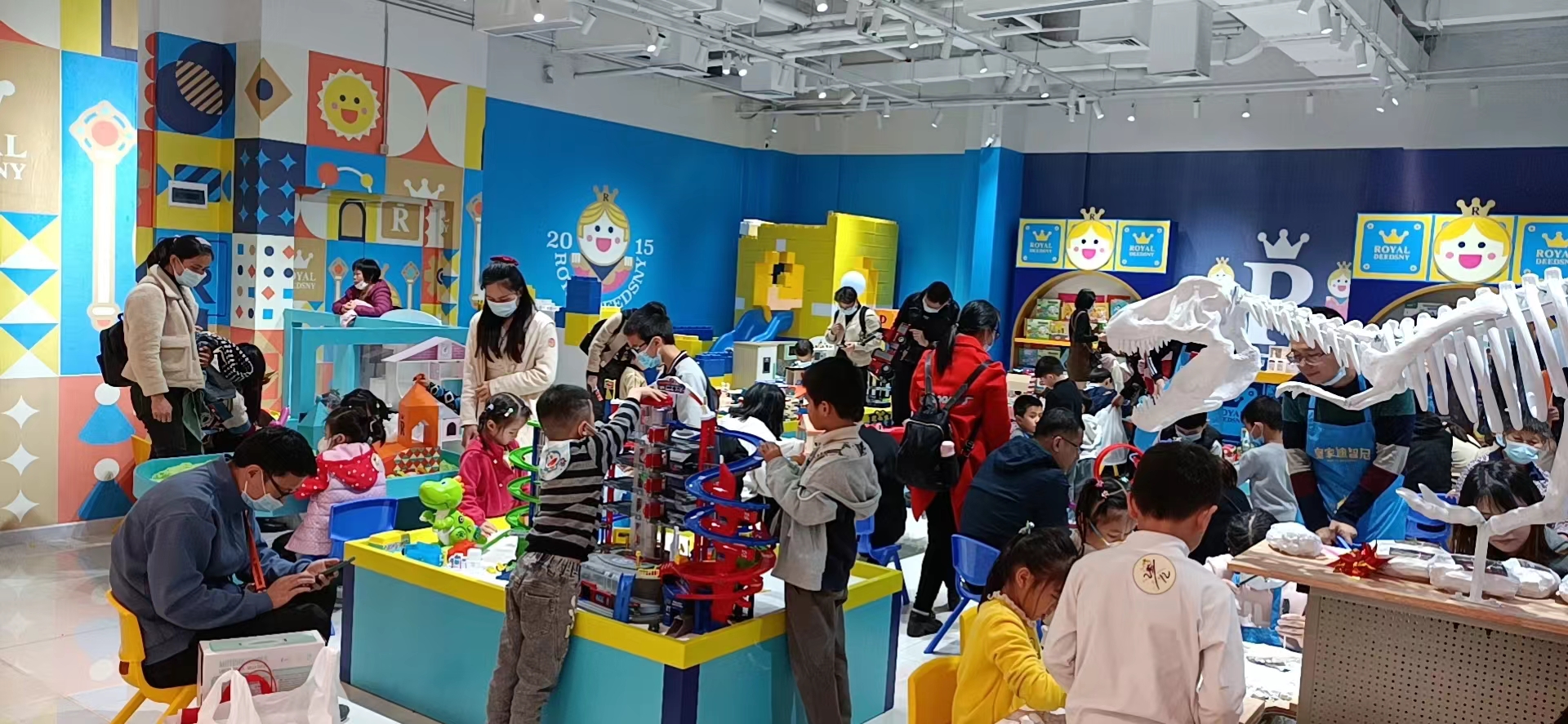 皇家0033990威尼斯 I 家里玩具太多，，，，，，怎样更好的指导孩子的兴趣及专注力！。。。。。。。。。。。