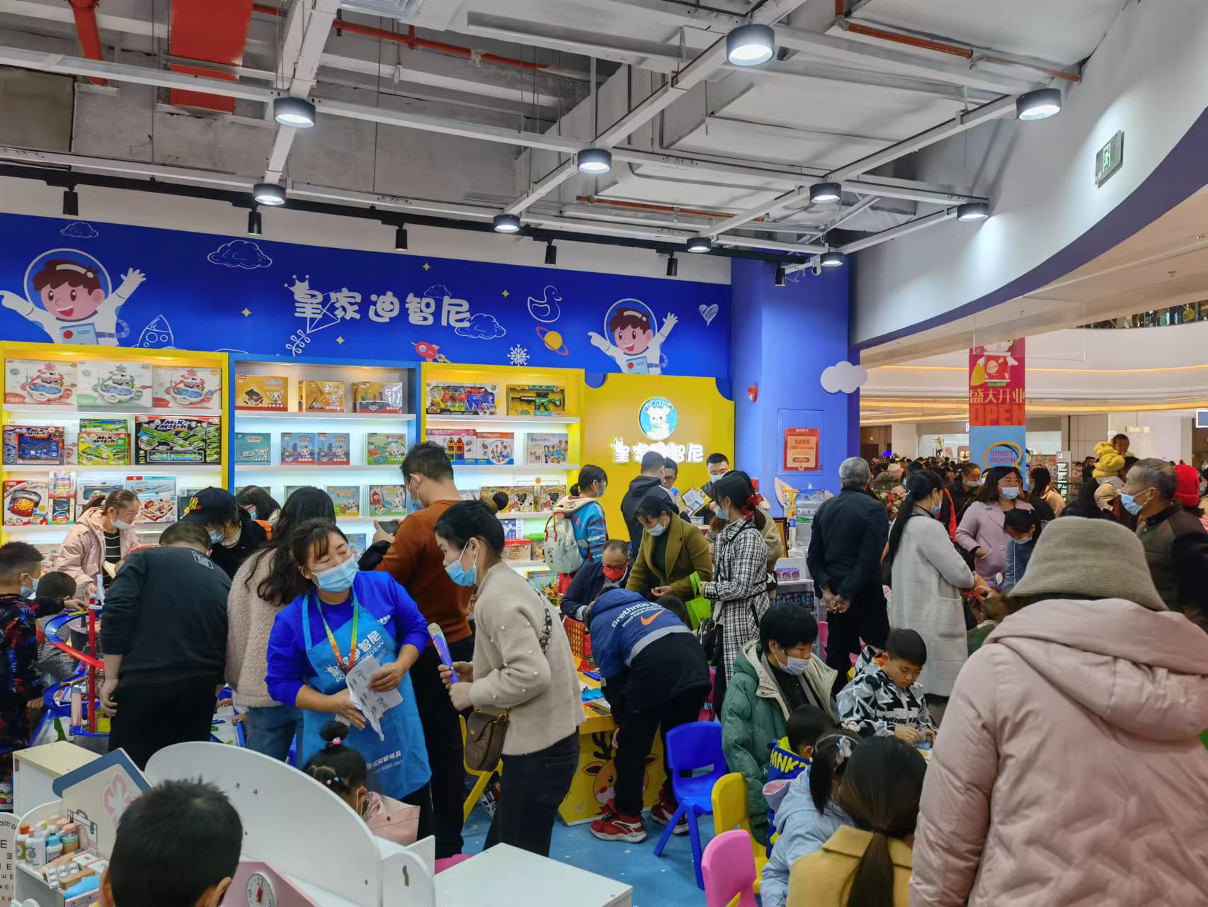皇家0033990威尼斯 I 家里玩具太多，，，，，，怎样更好的指导孩子的兴趣及专注力！。。。。。。。。。。。