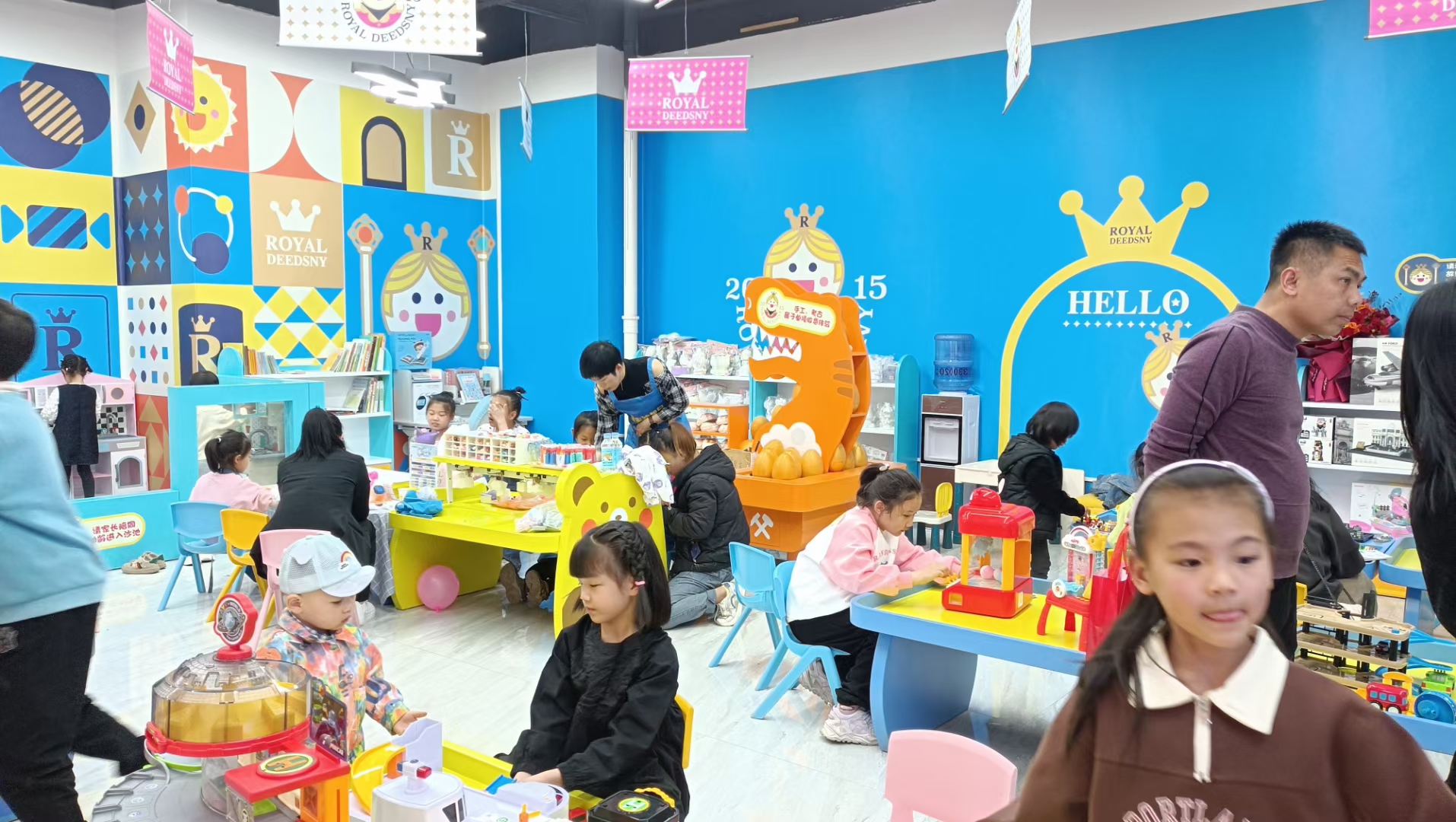 皇家0033990威尼斯 I 玩具店一台电视机，，，，，为什么能够增添店肆营业额！